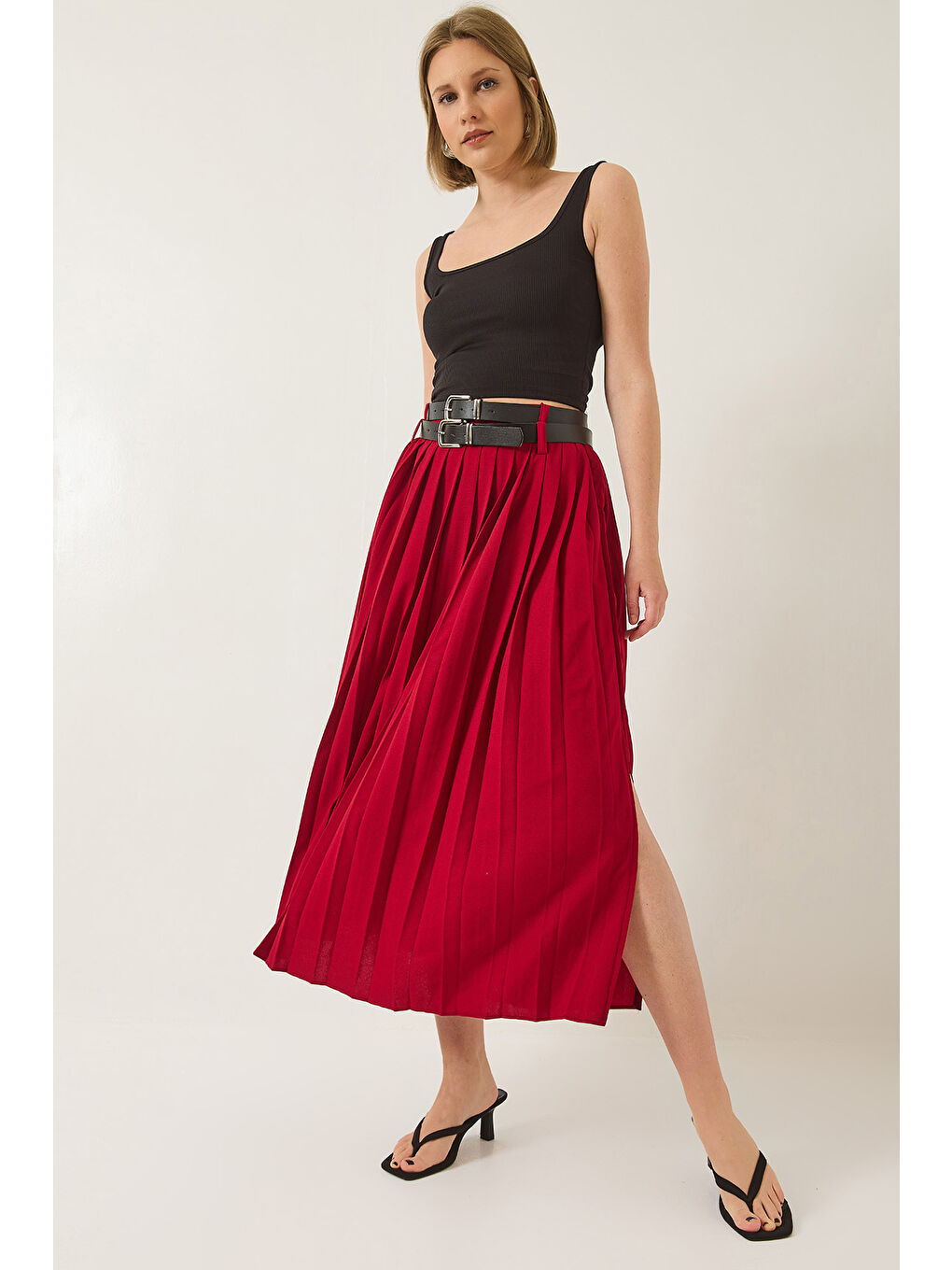 Bordo Kadın Çift Kemerli Yırtmaç Detaylı Piliseli Uzun Etek