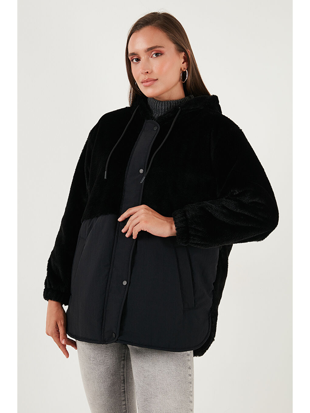 Siyah Comfort Fit Kapüşonlu Yumuşak Dokulu Kadın Mont 497HOLLY-4