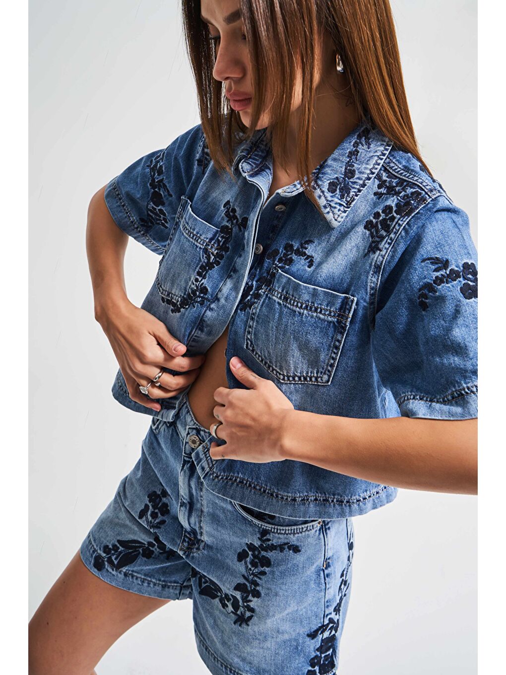It's Basic Kadın Jean Rengi 4S5 27 Çiçek Nakışlı Oversize Yarım Kol  100 Pamuk Tasarım Denim Gömlek-1
