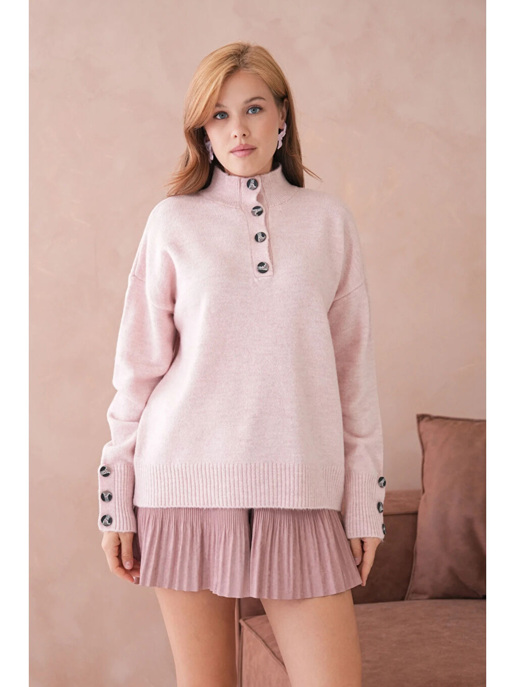 Pembe Kadın Dik Yaka Kolları Düğme Detaylı Yumuşak Dokulu Şardonlu Triko Kazak-1