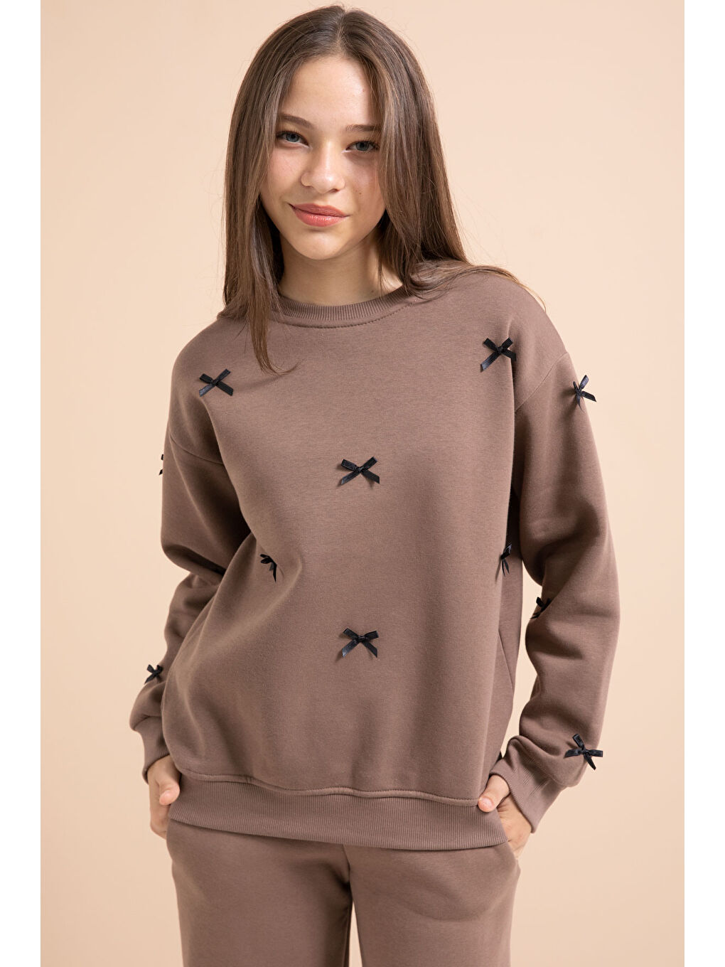 Kahverengi Kahve Fiyonk Nakışlı Bisiklet Yaka Kız Çocuk Şardonlu Eşofman Takımı 21290-2