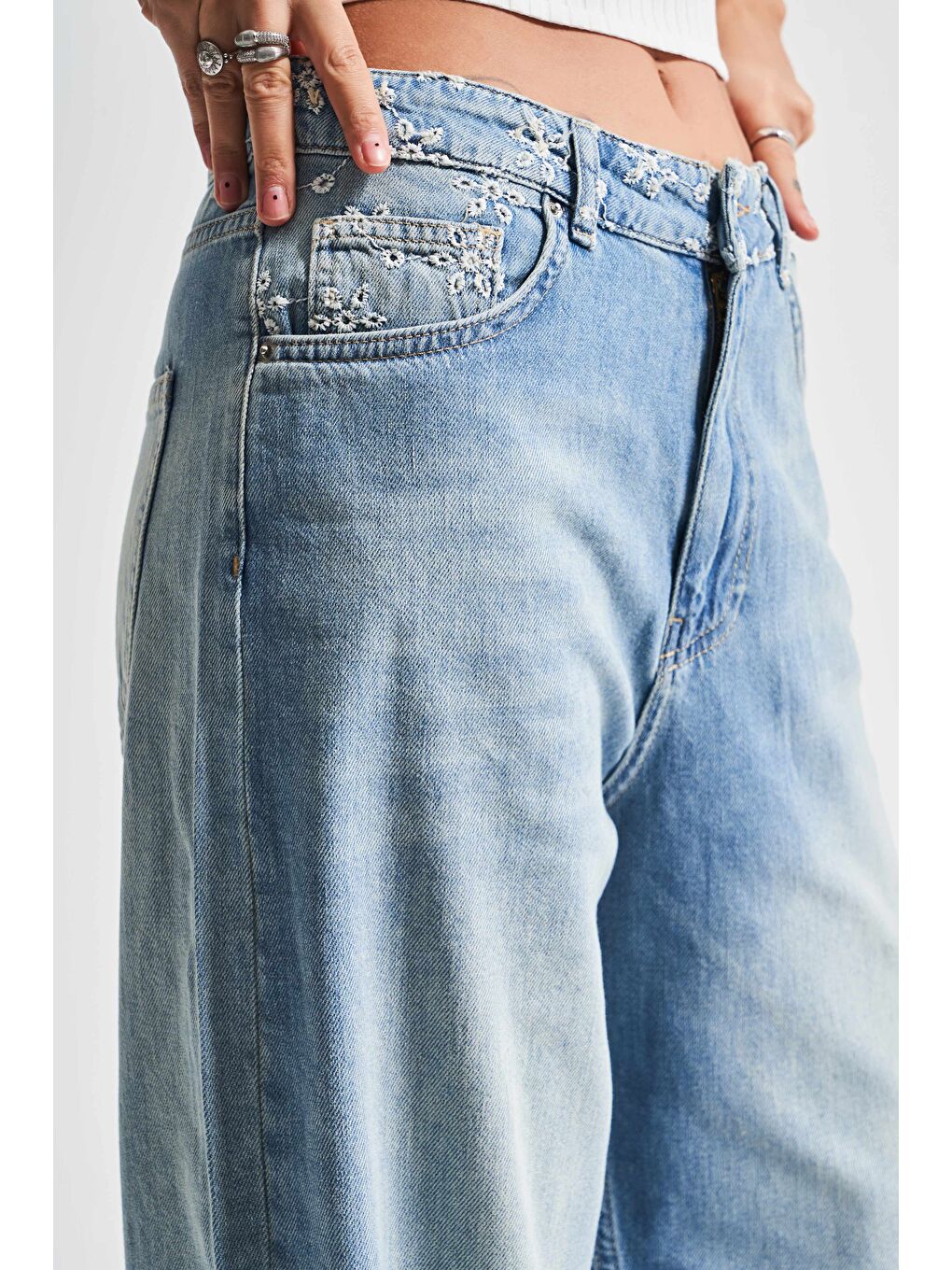 Mavi Kadın Jean Rengi 2S5-75 Midrise Wide Leg Kemeri Çiçek Nakışlı %100 Pamuk Tasarım Denim Jean-2