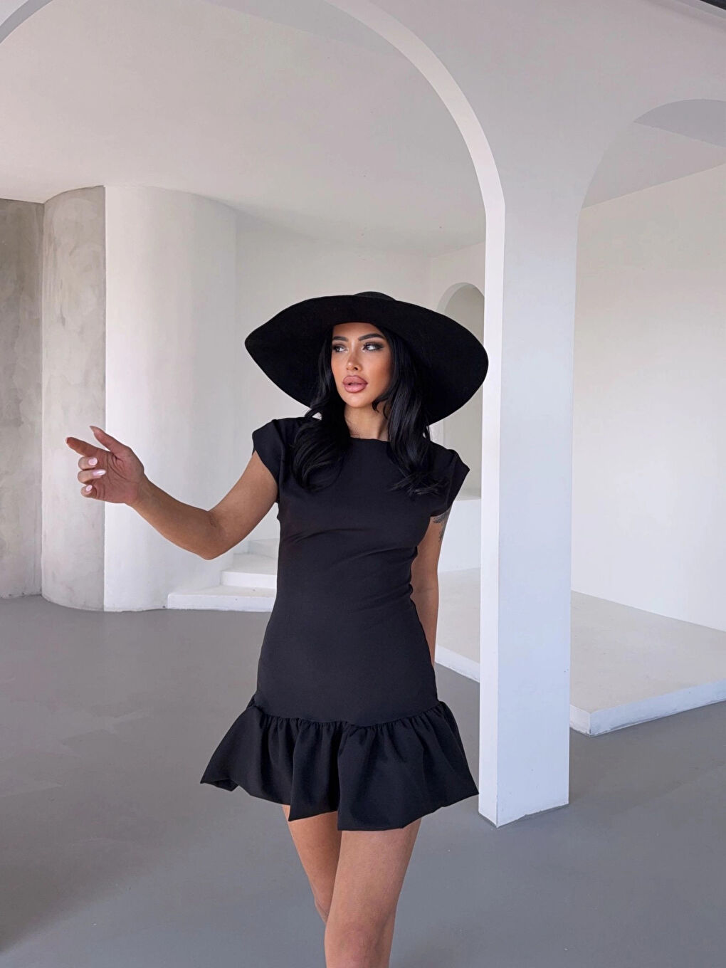 Kadın Siyah Vatkalı İthal Dooble Kumaş Kolsuz Mini Elbise HZL25S-FRY12274