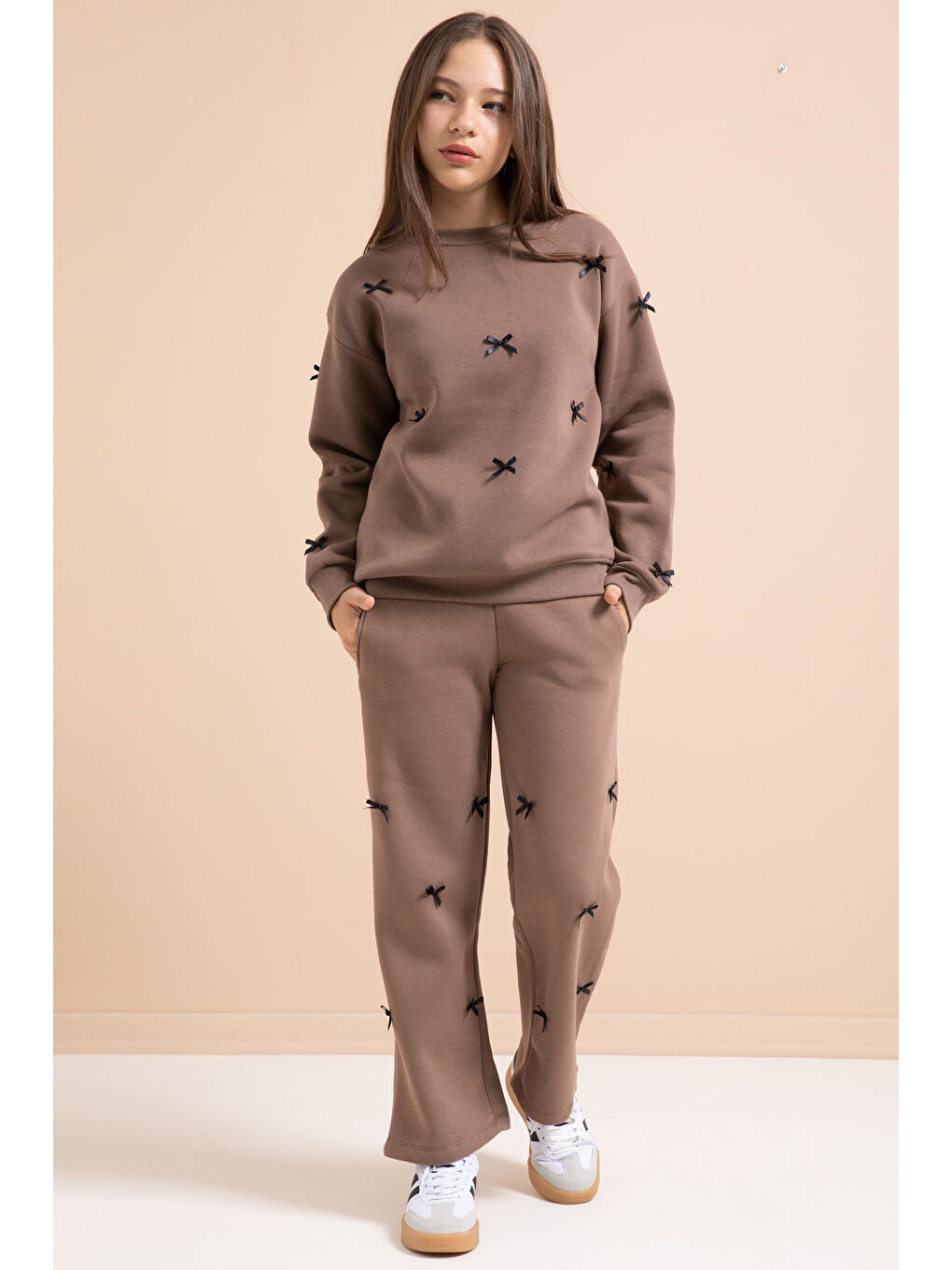 Kahverengi Kahve Fiyonk Nakışlı Bisiklet Yaka Kız Çocuk Şardonlu Eşofman Takımı 21290-3