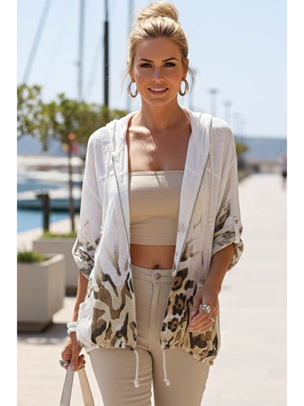 İtalyan Beyaz Düğmeli Uzun Kollu Cepli Kapüşonlu Fermuarlı Baskılı Regular Boy Dokuma Ceket 68 65-1