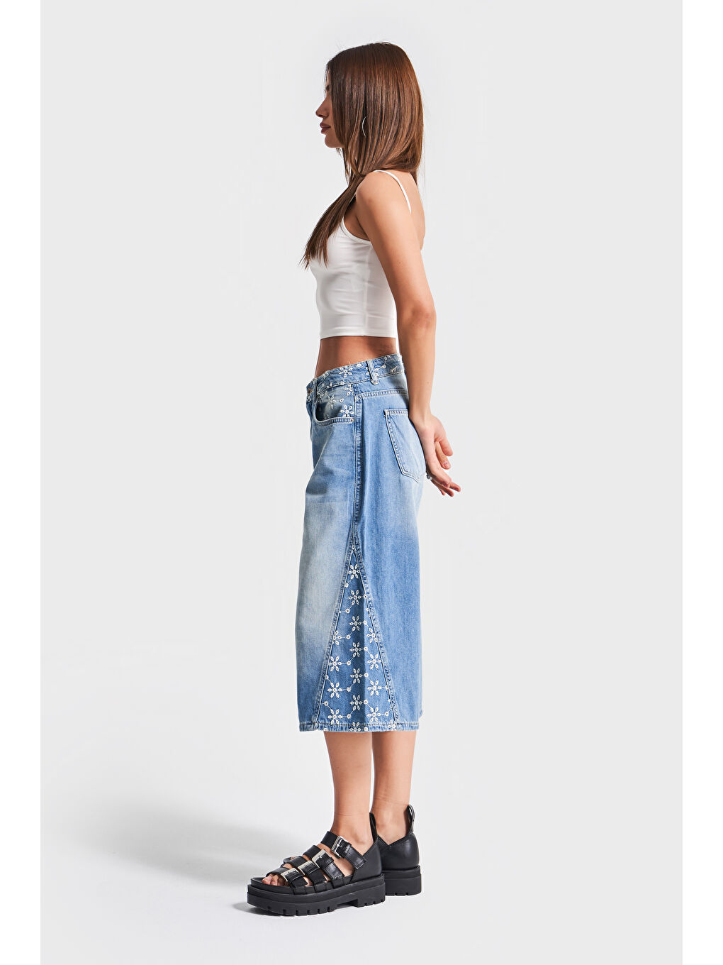 Kadın Mavi Jean Rengi 2S5 75 Çiçek Nakışlı Maxi Boy Tasarım Denim Şortolon-1