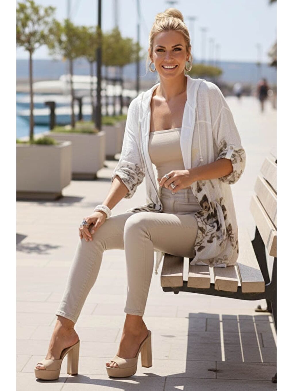 İtalyan Beyaz Düğmeli Uzun Kollu Cepli Kapüşonlu Fermuarlı Baskılı Regular Boy Dokuma Ceket 68 65-3