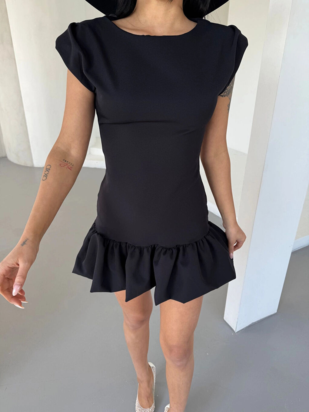 Kadın Siyah Vatkalı İthal Dooble Kumaş Kolsuz Mini Elbise HZL25S-FRY12274-1