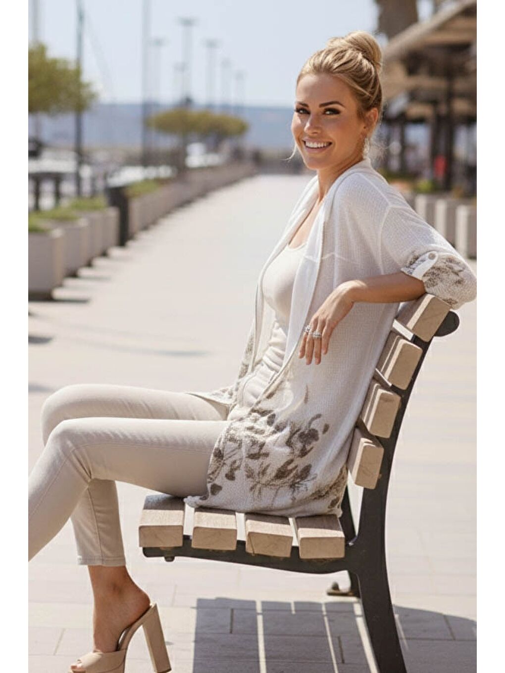 İtalyan Beyaz Düğmeli Uzun Kollu Cepli Kapüşonlu Fermuarlı Baskılı Regular Boy Dokuma Ceket 68 65-4