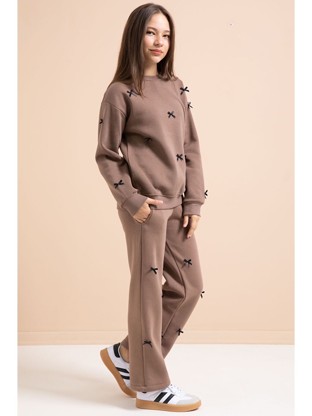 Kahverengi Kahve Fiyonk Nakışlı Bisiklet Yaka Kız Çocuk Şardonlu Eşofman Takımı 21290-4