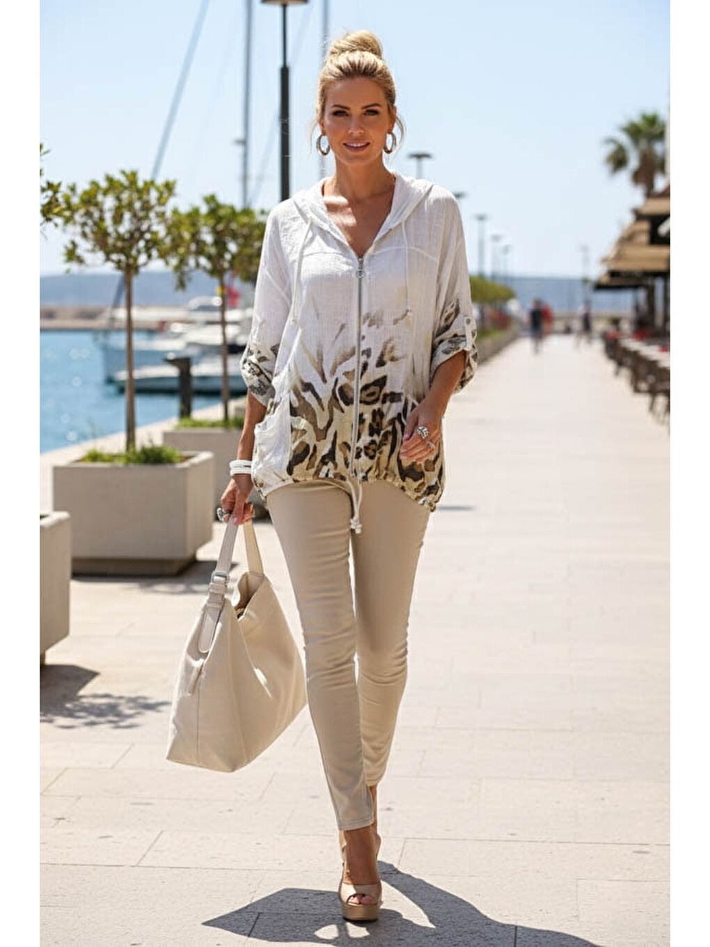 İtalyan Beyaz Düğmeli Uzun Kollu Cepli Kapüşonlu Fermuarlı Baskılı Regular Boy Dokuma Ceket 68 65-6