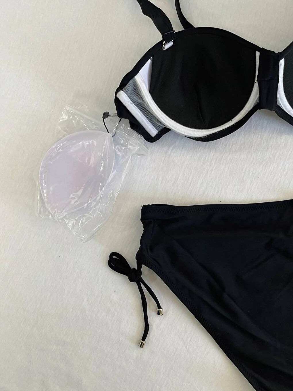 Kadın Siyah Taş İşlemeli Astarlı Bikini Takım HZL25S-LC3361-4