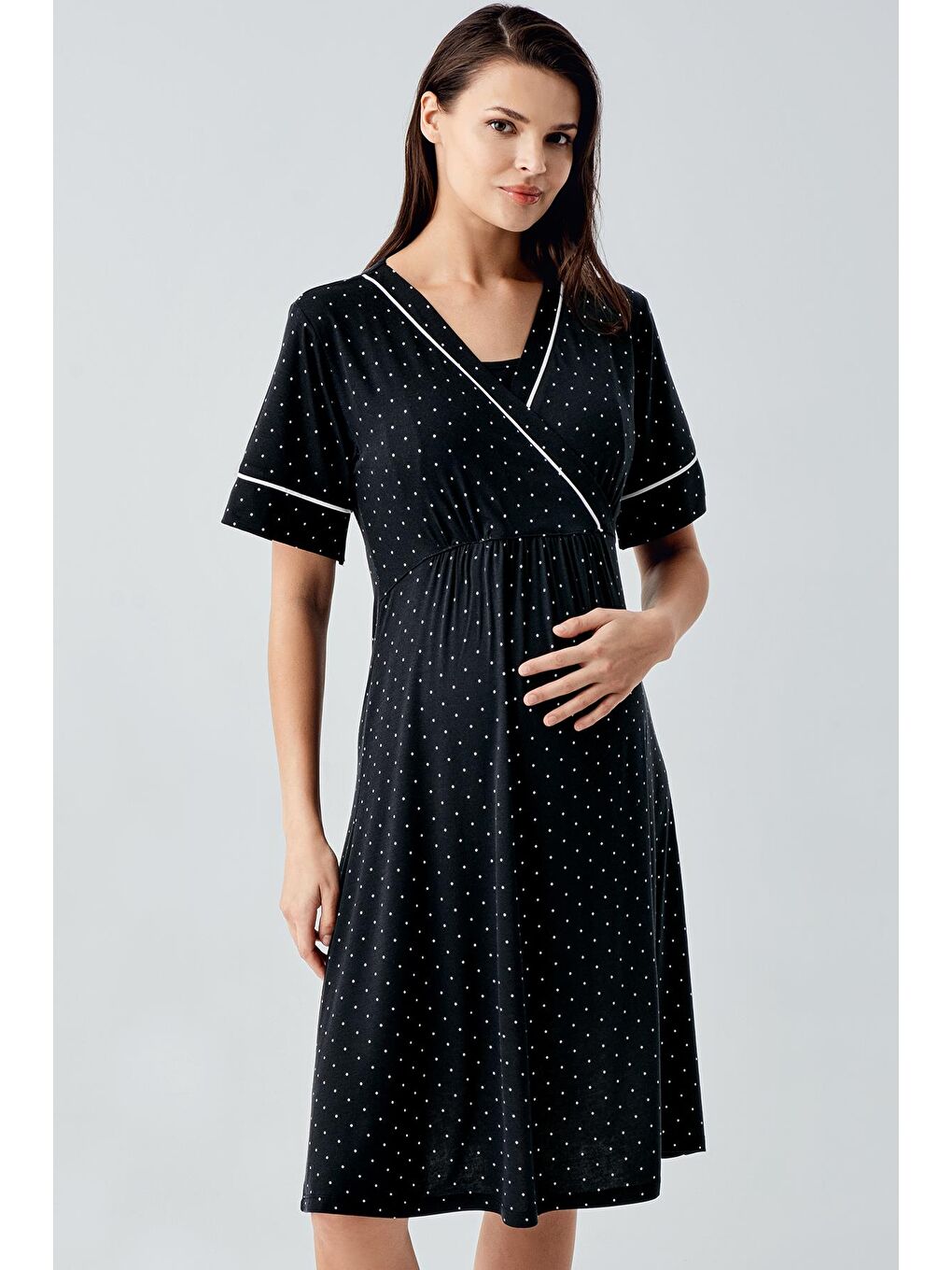 Siyah Puantiyeli Kısa Kollu Elastanlı Viskoz Hamile Gecelik 14120-1