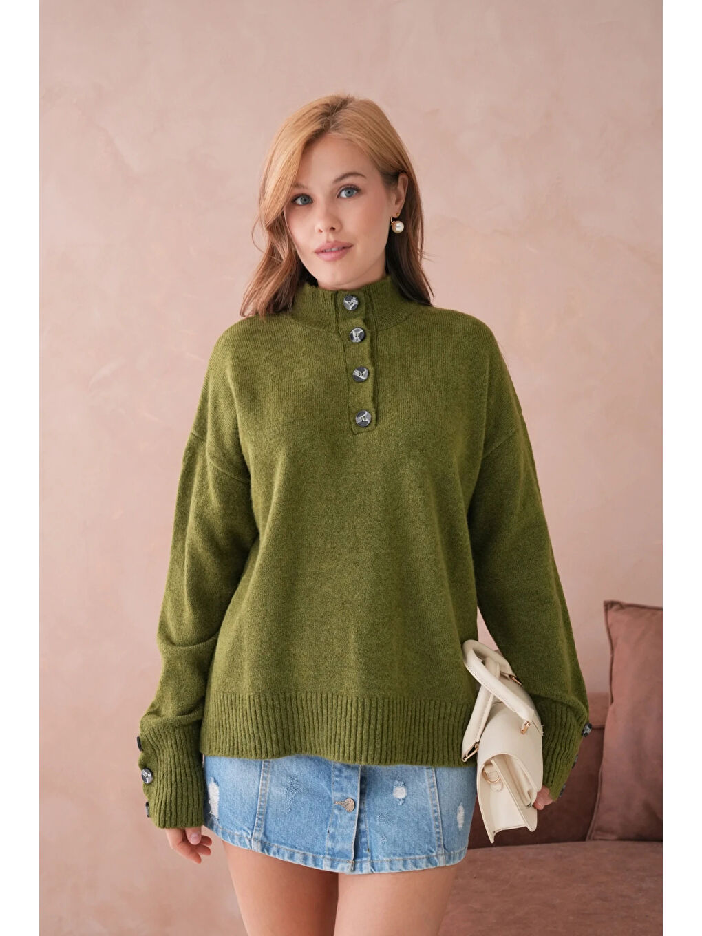 Haki Kadın Dik Yaka Kolları Düğme Detaylı Yumuşak Dokulu Şardonlu Triko Kazak-1