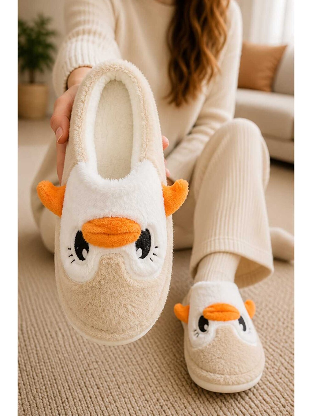 Ekru Kadın Pelüş Penguen Figürlü Ev Terliği Sıcak Tutan Kışlık Panduf Terlik-2
