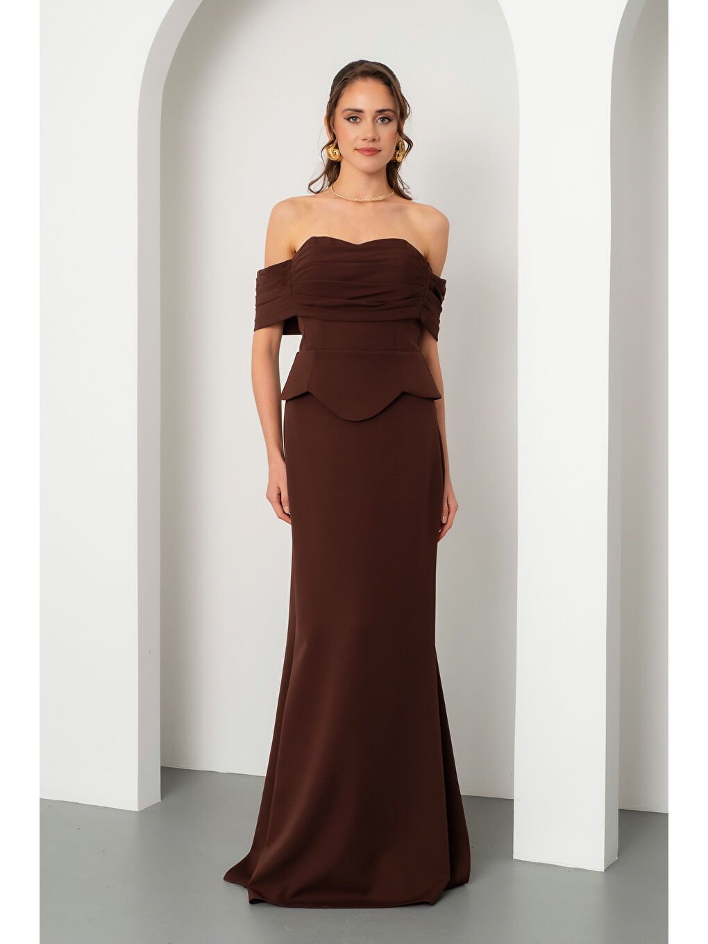 Kadın Kahverengi Kayık Yaka Peplum Detay Uzun Balık Abiye