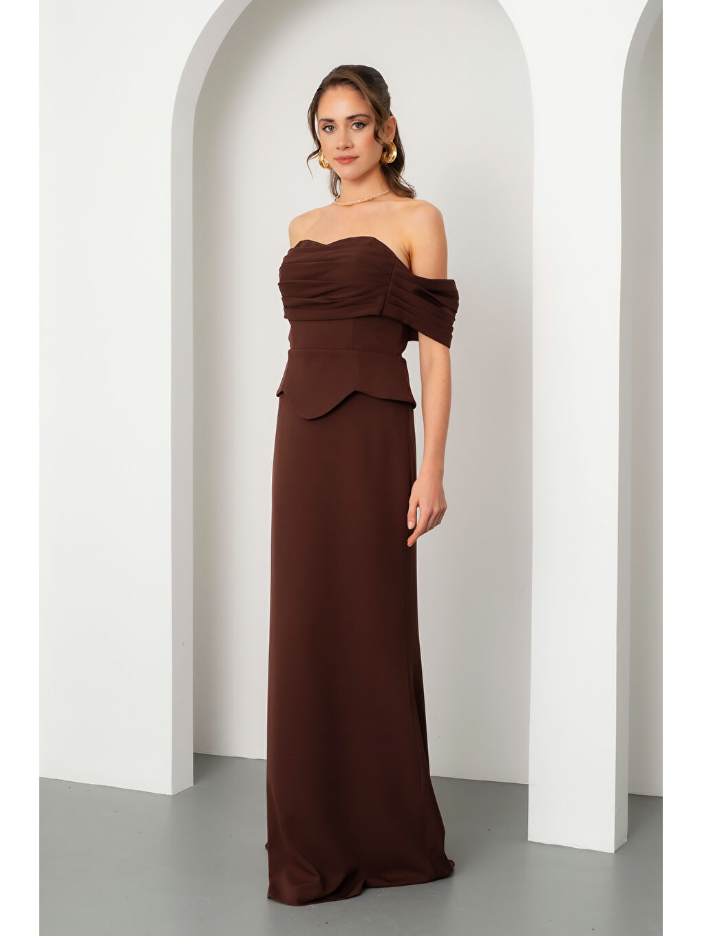 Kadın Kahverengi Kayık Yaka Peplum Detay Uzun Balık Abiye-1