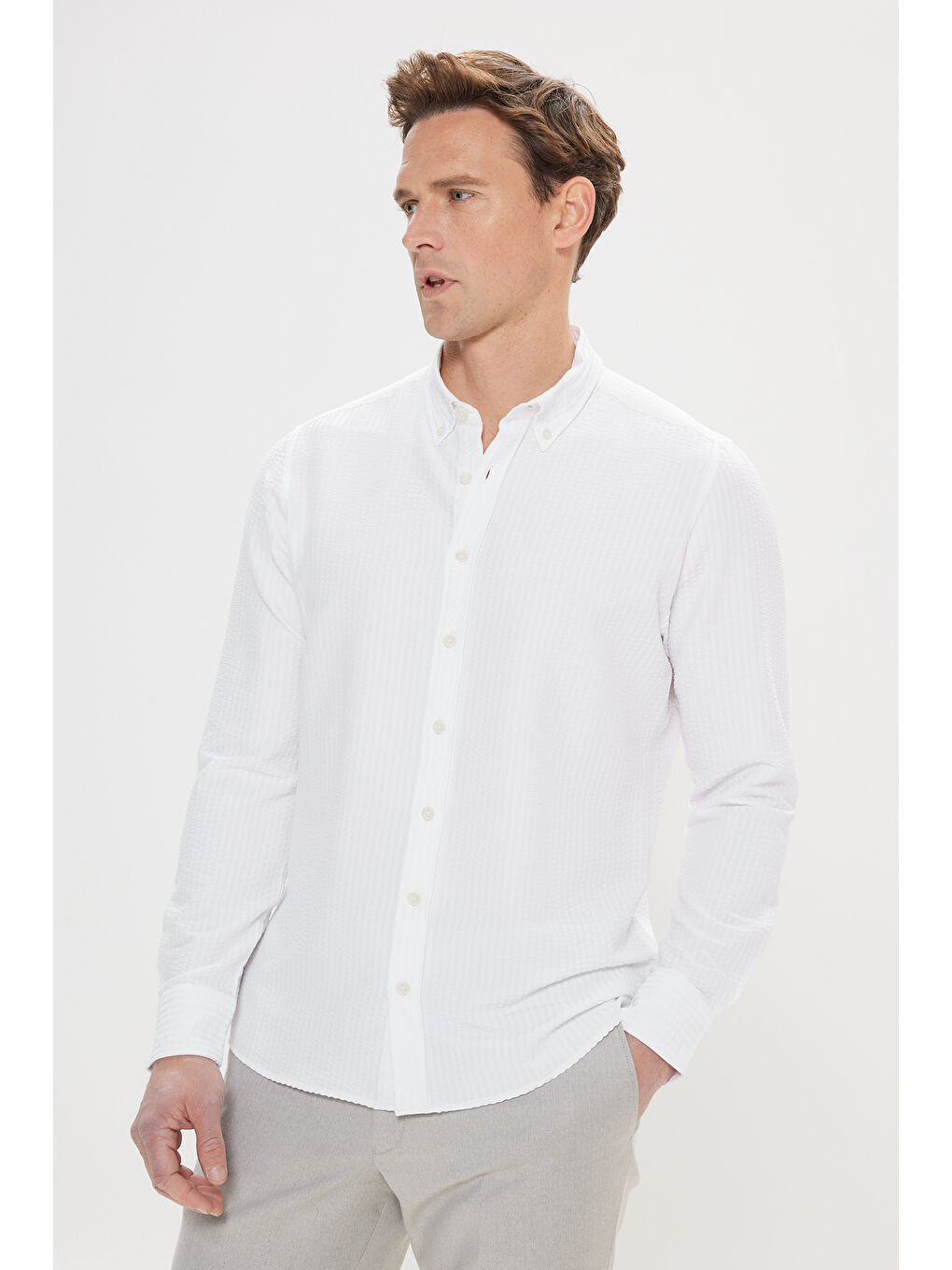 Erkek Beyaz Slim Fit Dar Kesim Keten Görünümlü Gofre Desenli Düğmeli Yaka Gömlek-2