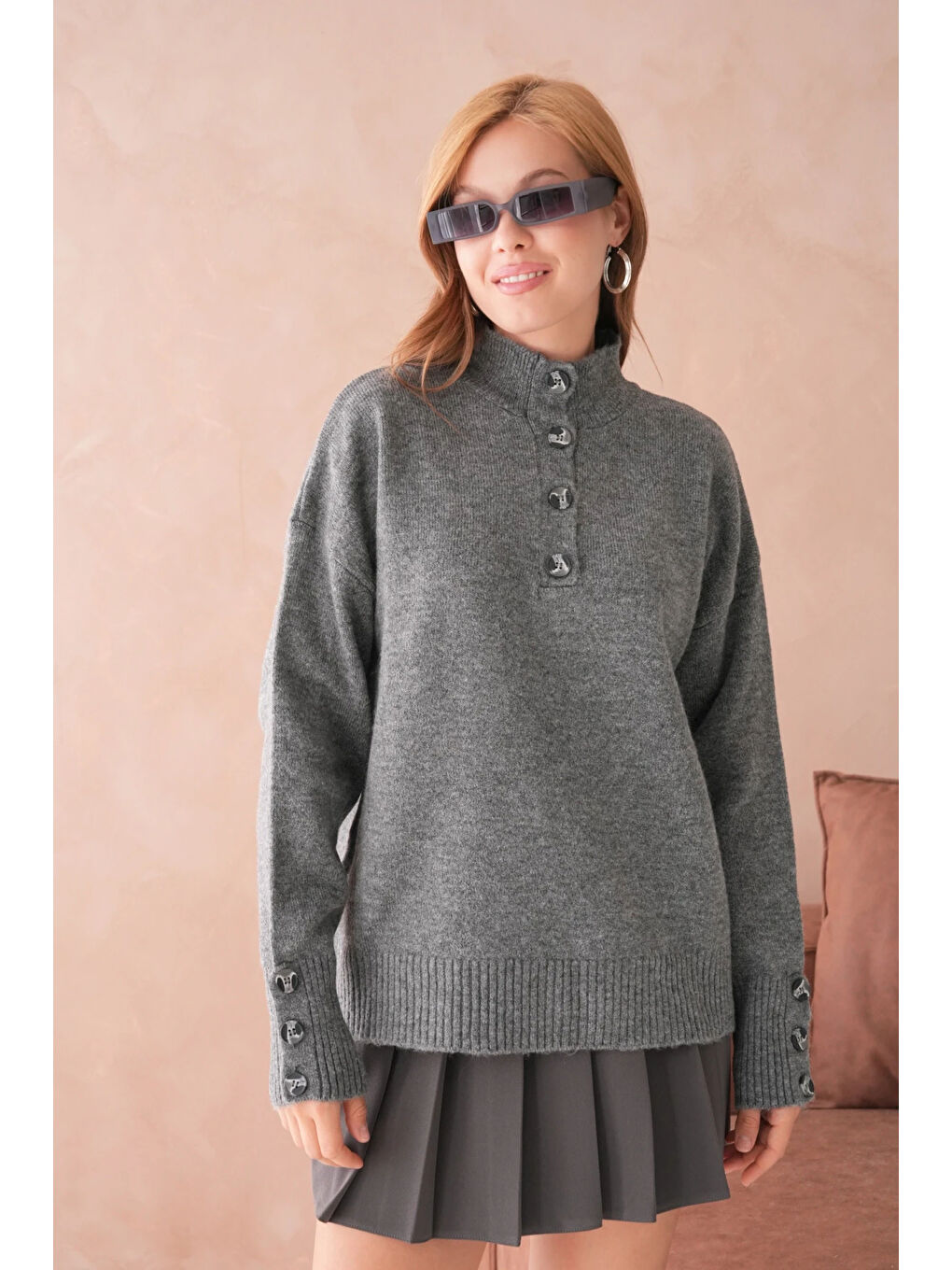 Antrasit Kadın Dik Yaka Kolları Düğme Detaylı Yumuşak Dokulu Şardonlu Triko Kazak-3
