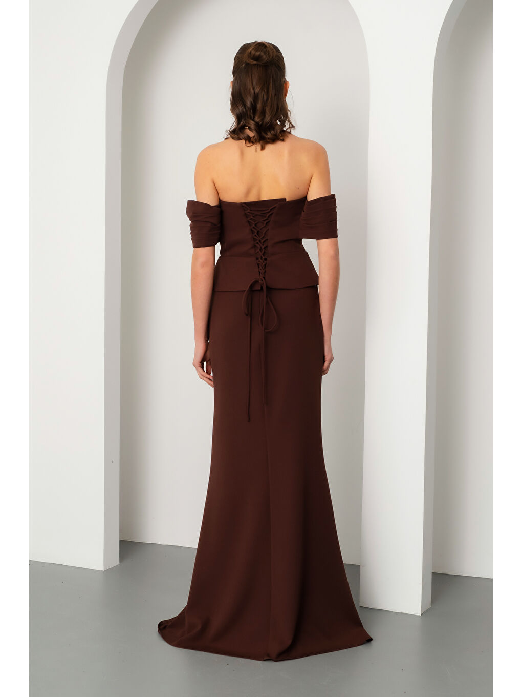 Kadın Kahverengi Kayık Yaka Peplum Detay Uzun Balık Abiye-5