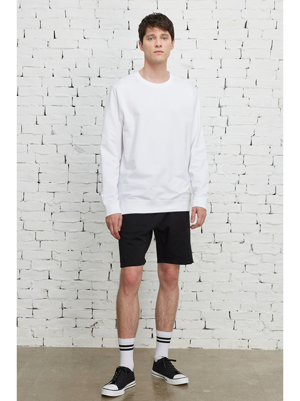Erkek Beyaz Standart Fit Normal Kesim Bisiklet Yaka Sweatshirt-1