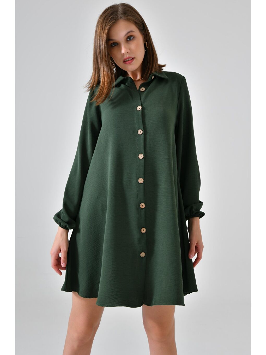 Koyu Haki Kadın Gömlek Yaka Ahşap Düğmeli Kolağzı Lastikli Aerobin Dokuma Tunik - Regular Fit