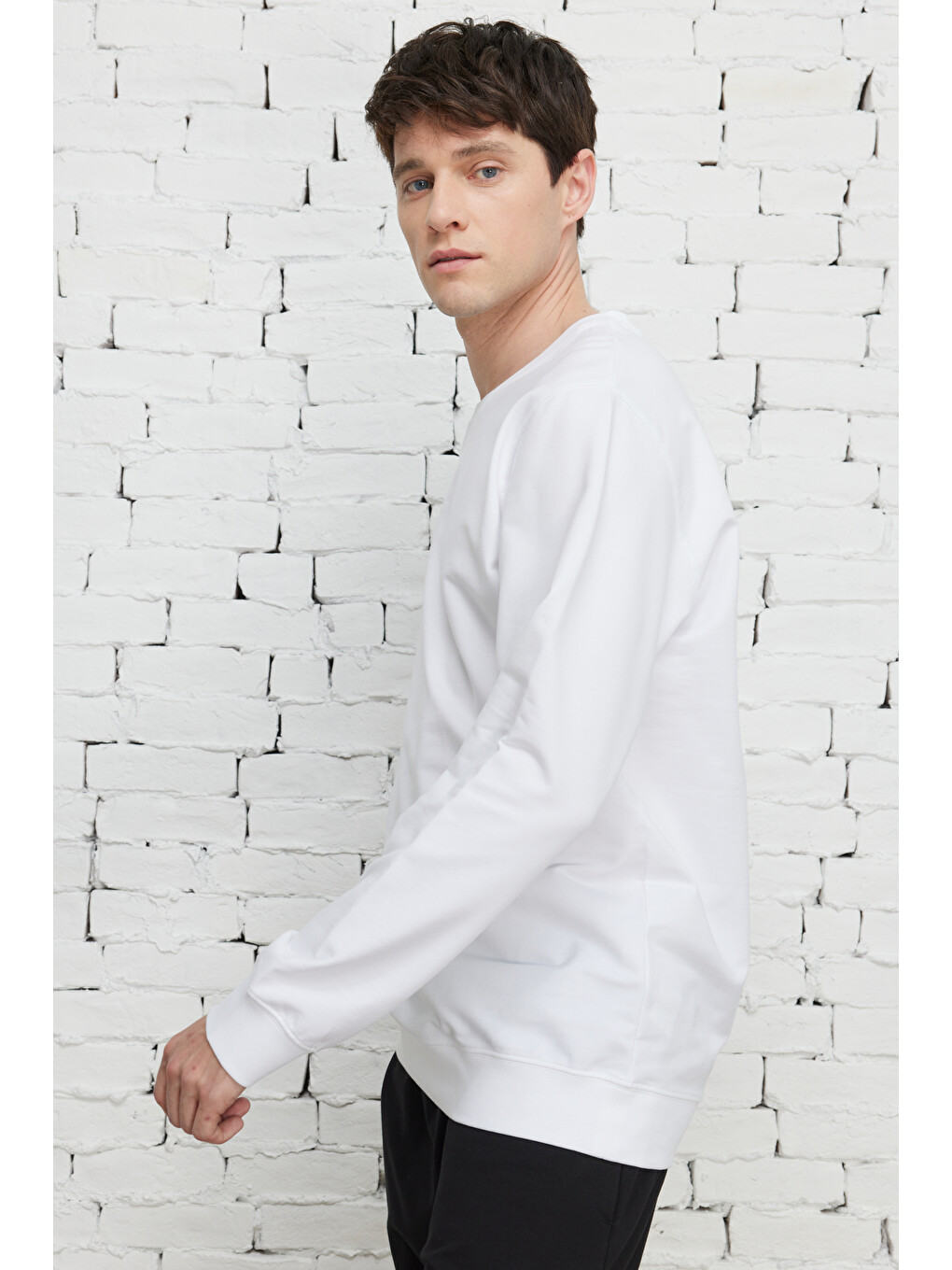Erkek Beyaz Standart Fit Normal Kesim Bisiklet Yaka Sweatshirt-4