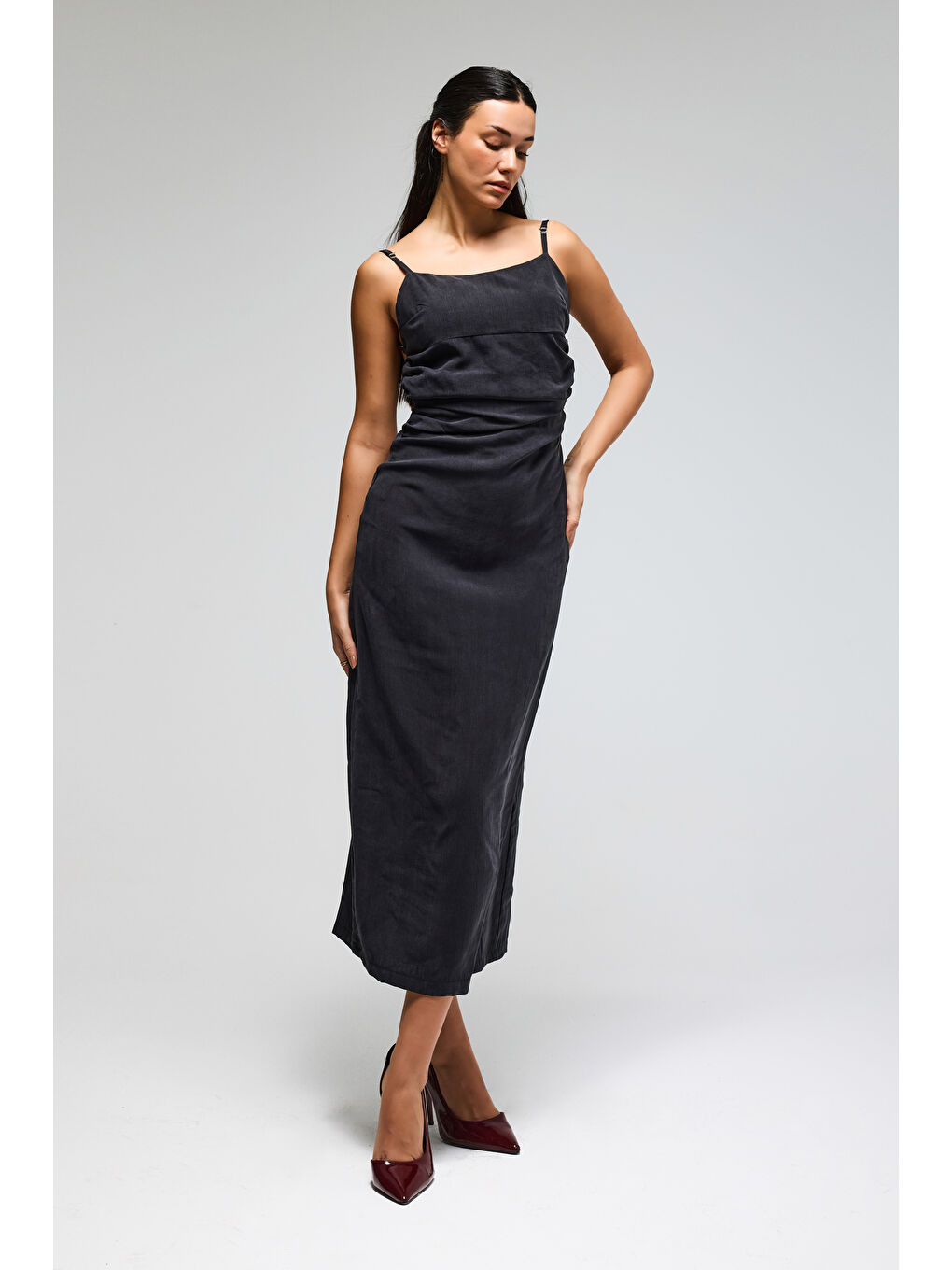 Kadın Siyah Renk s6-1 Maxi Boy Askılı Yırtmaçlı Özel Kumaş Elbise-5