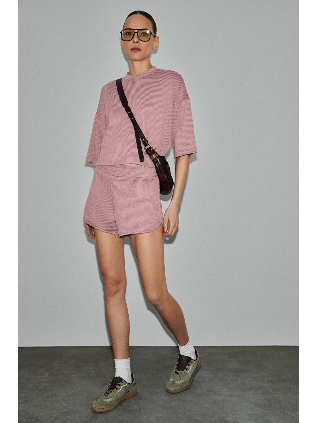 Petal Kadın Esnek Kumaşlı Beli Lastikli Relaxed Fit Pembe Şort-1