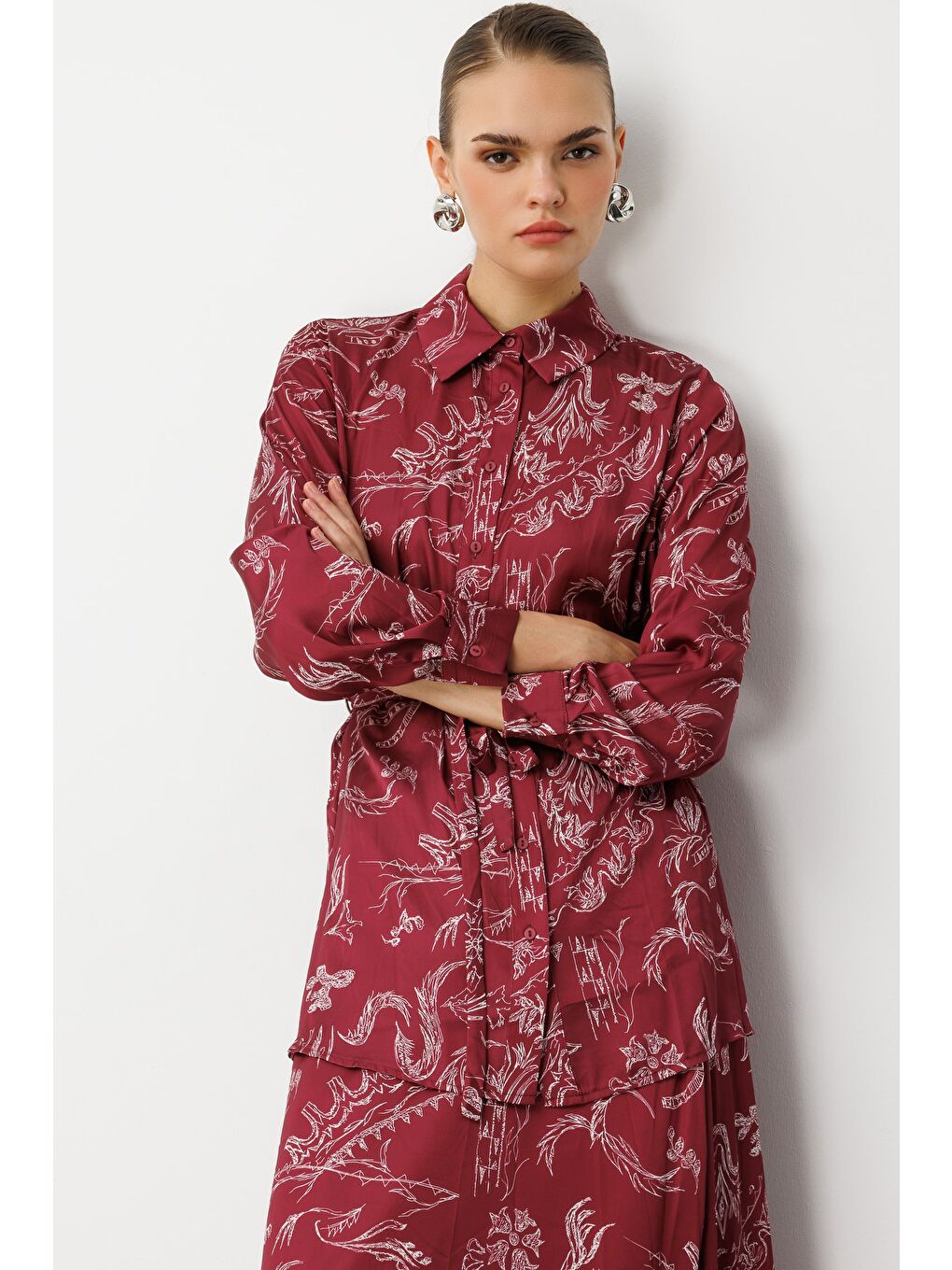 Bordo Desenli Kuşaklı Saten Uzun Gömlek Tunik-3