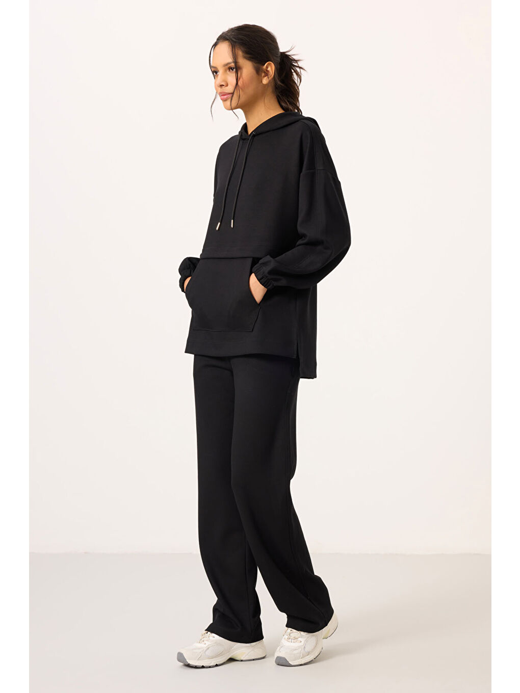 Siyah Yumuşak Dokulu Kapüşonlu Oversize Kadın Eşofman Tunik Takım   95348-2