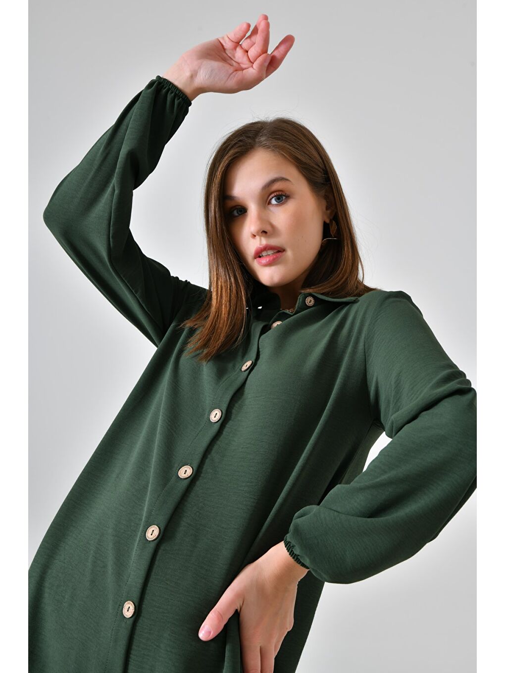 Koyu Haki Kadın Gömlek Yaka Ahşap Düğmeli Kolağzı Lastikli Aerobin Dokuma Tunik - Regular Fit-3