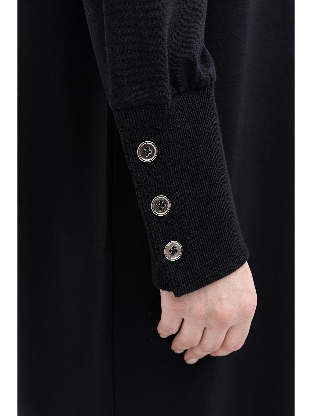 Siyah Manşeti Kalın Ribanalı Düğme Detaylı Elastanlı Elbise-3