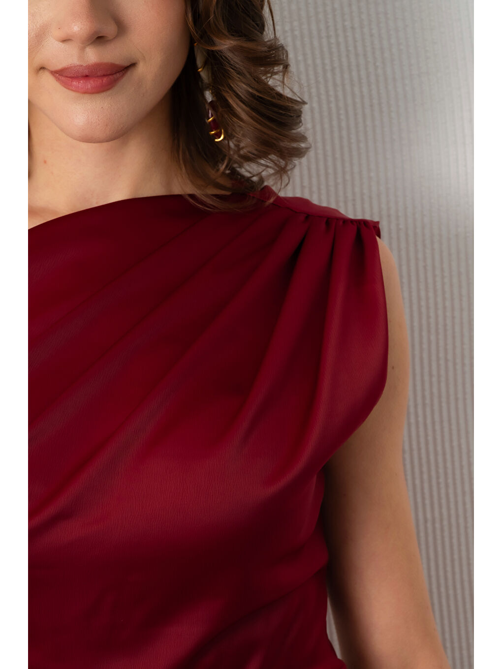Kadın Bordo Degaje Yaka Mini Saten Mezuniyet Abiye Elbise-3