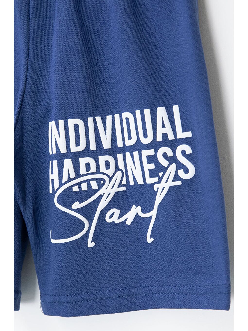 Koyu Mavi Desenli Tişörtlü Erkek Çocuk Yazı Baskılı Şortlu Takım 23789-4