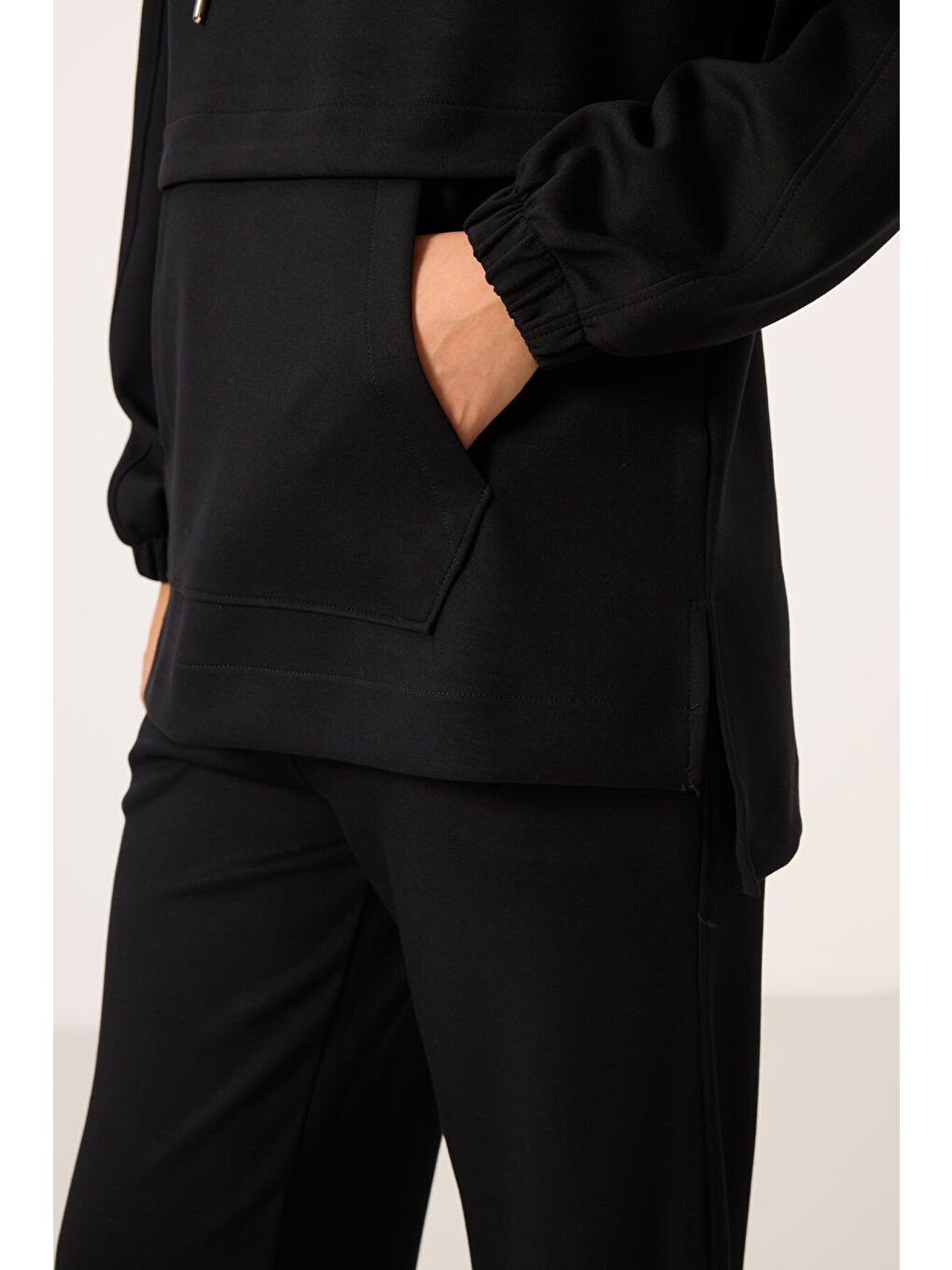 Siyah Yumuşak Dokulu Kapüşonlu Oversize Kadın Eşofman Tunik Takım   95348-3