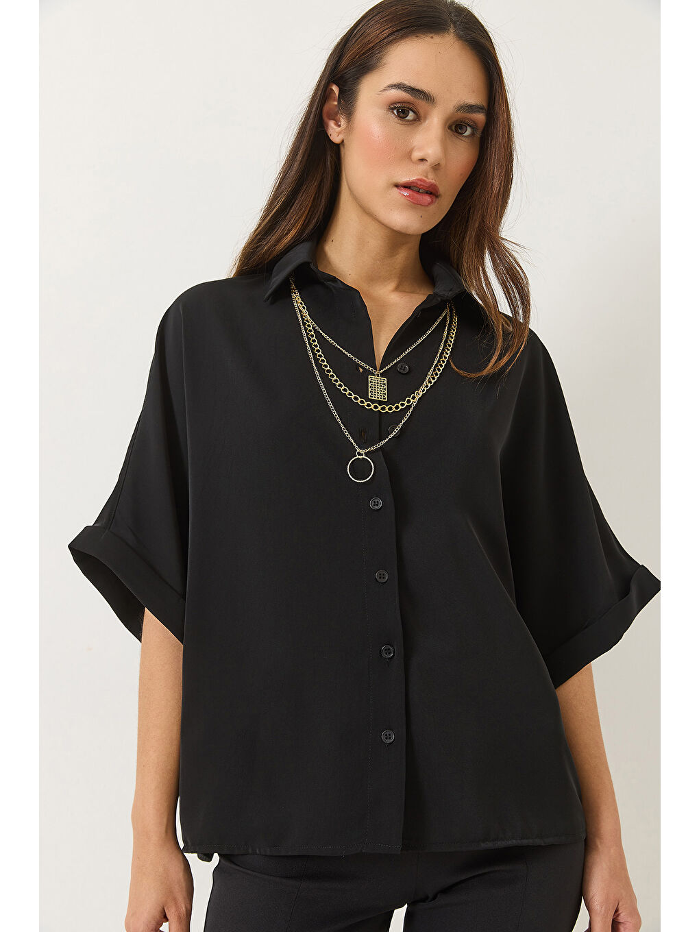 Siyah Kadın Yarasa Kesim Kısa Kollu Seyyar Aksesuarlı Oversize Gömlek