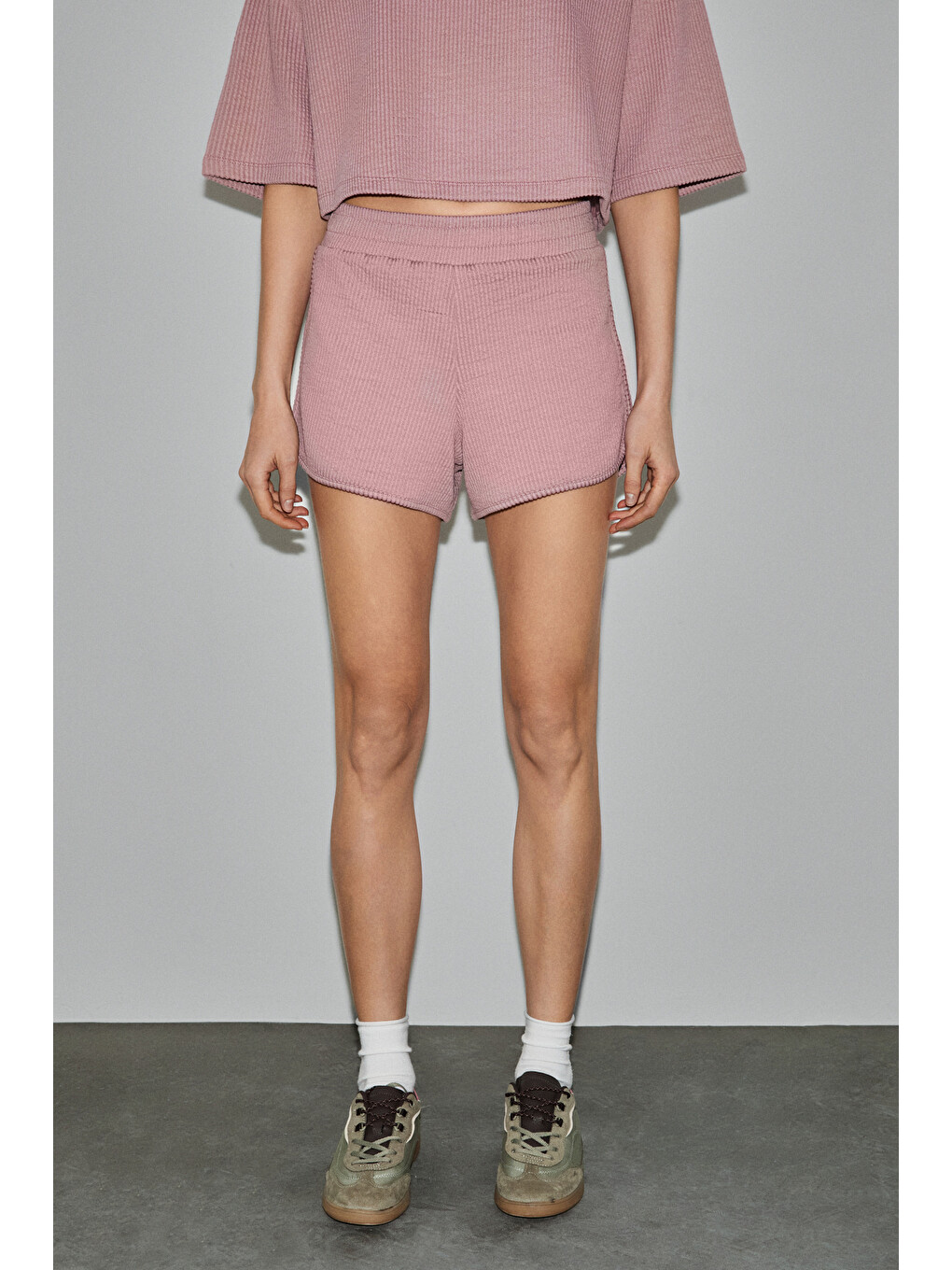 Petal Kadın Esnek Kumaşlı Beli Lastikli Relaxed Fit Pembe Şort-2