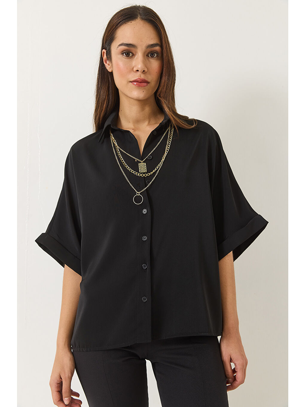Siyah Kadın Yarasa Kesim Kısa Kollu Seyyar Aksesuarlı Oversize Gömlek-1
