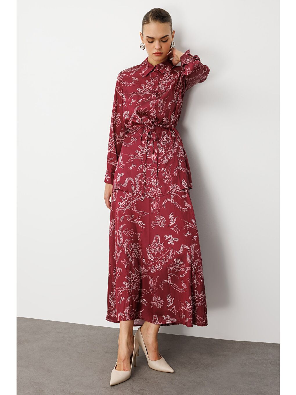 Bordo Desenli Kuşaklı Saten Uzun Gömlek Tunik-5