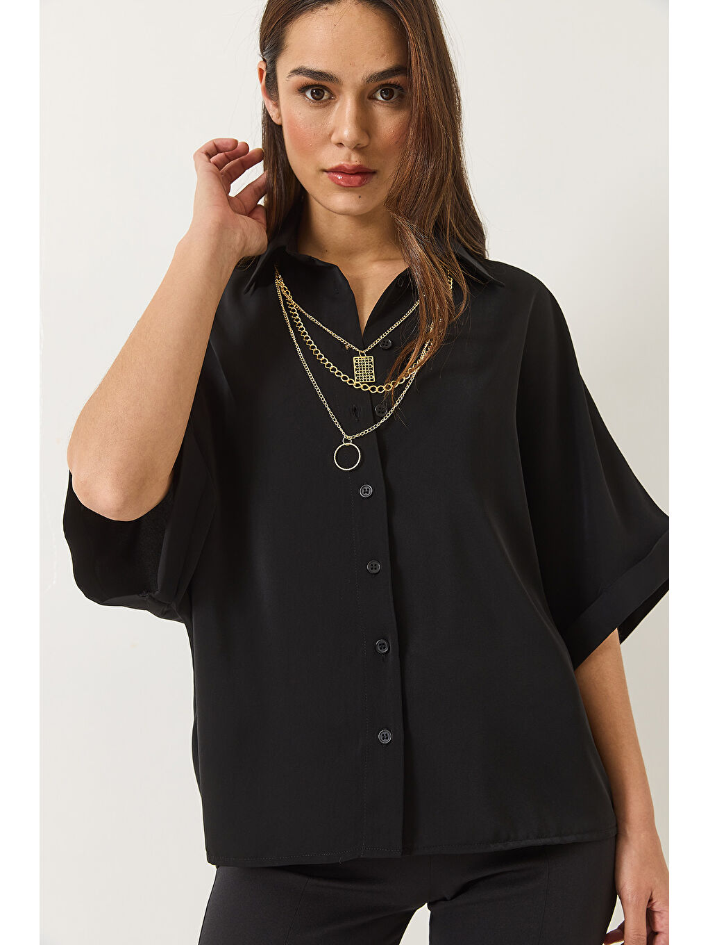 Siyah Kadın Yarasa Kesim Kısa Kollu Seyyar Aksesuarlı Oversize Gömlek-4