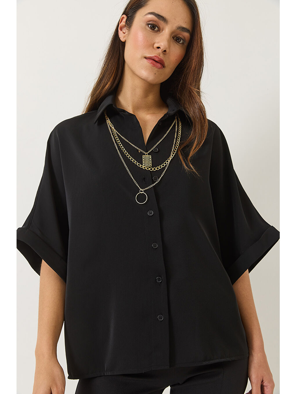 Siyah Kadın Yarasa Kesim Kısa Kollu Seyyar Aksesuarlı Oversize Gömlek-5