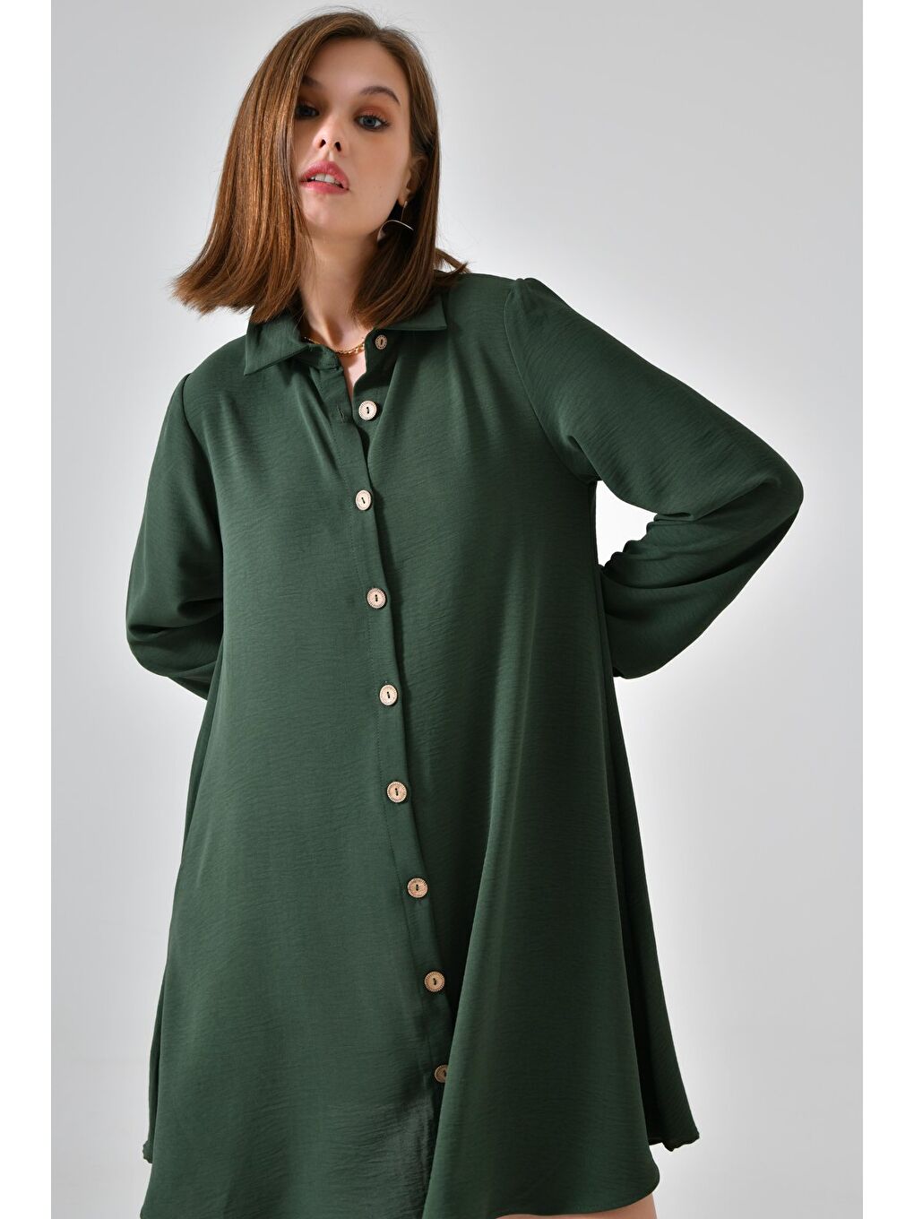 Koyu Haki Kadın Gömlek Yaka Ahşap Düğmeli Kolağzı Lastikli Aerobin Dokuma Tunik - Regular Fit-6