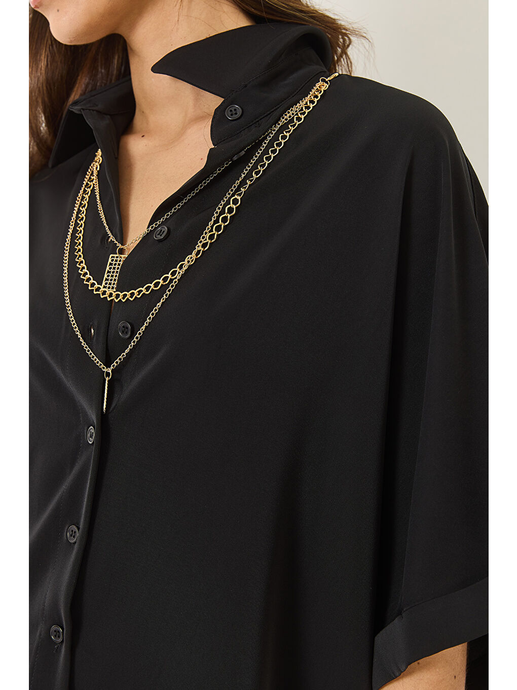 Siyah Kadın Yarasa Kesim Kısa Kollu Seyyar Aksesuarlı Oversize Gömlek-6