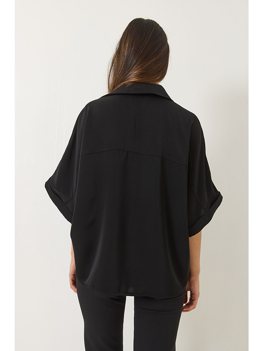 Siyah Kadın Yarasa Kesim Kısa Kollu Seyyar Aksesuarlı Oversize Gömlek-7