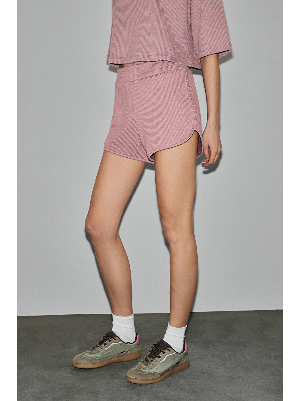 Petal Kadın Esnek Kumaşlı Beli Lastikli Relaxed Fit Pembe Şort-3