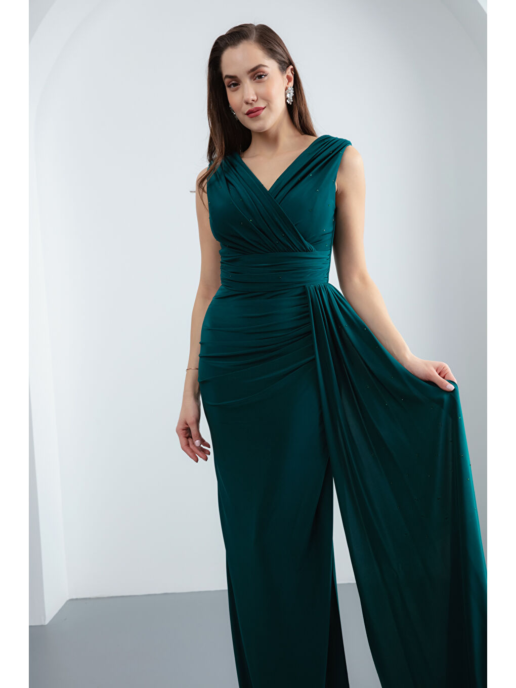 Kadın Zümrüt Yeşili Kruvaze Yaka Taş Baskılı Kuyruklu Uzun Abiye Elbise-2