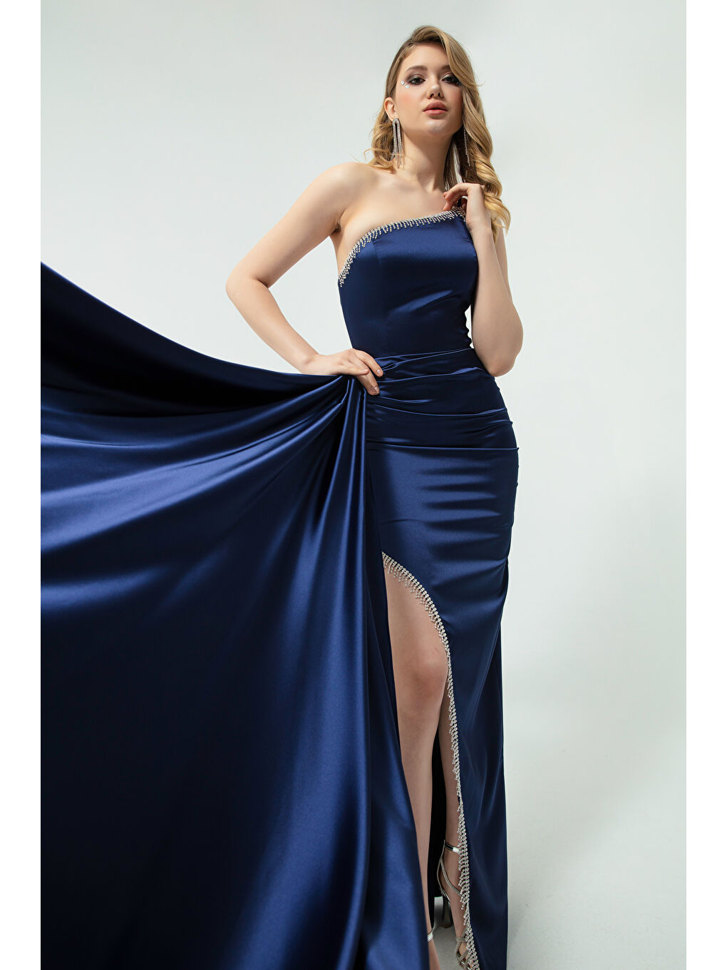Kadın Lacivert Tek Omuzlu Taşlı Uzun Saten Abiye Elbise-1