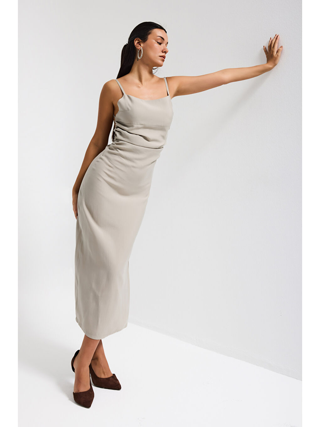 Bej Kadın Taş Renk s6-106 Maxi Boy Askılı Yırtmaçlı Özel Kumaş Elbise-5