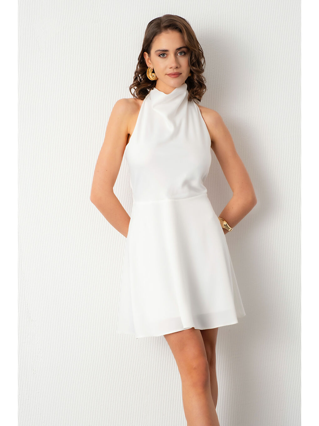 Kadın Beyaz Sırt Dekolteli Mini Saten Mezuniyet Abiye Elbise-2